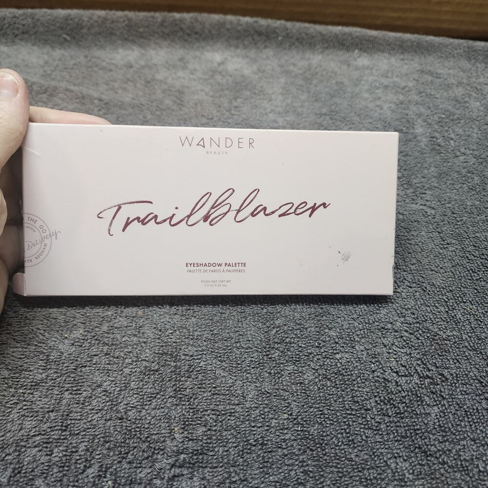 Wander Beauty eyeshadow palette 10 shades b34